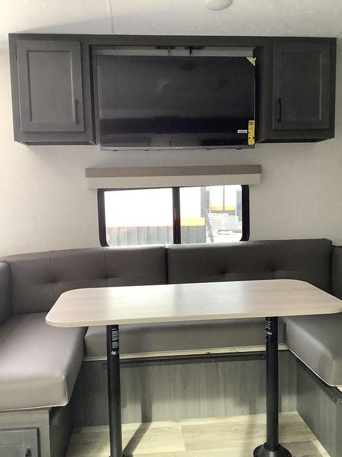 2025 Venture RV Stratus SR221VRK