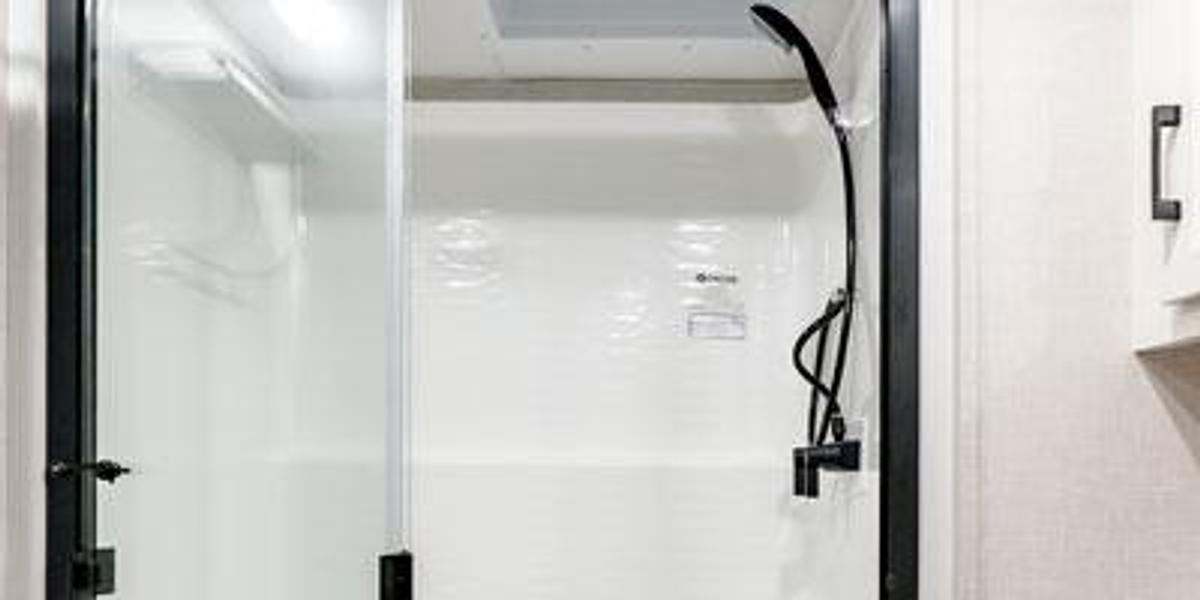 SportTrek Touring Edition Fifth Wheel STTF354VBH