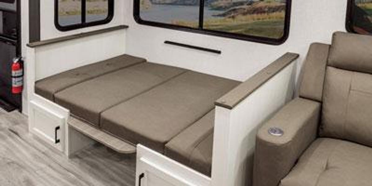 SportTrek Fifth Wheel STF303VIK