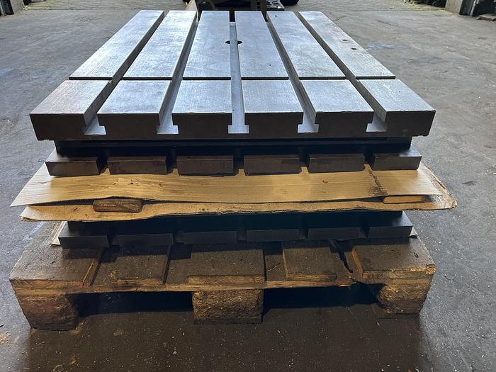 Gebruikt Universal 1015 x 710