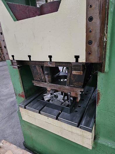Gebruikt LVD EM 100 Ton hydraulische pers