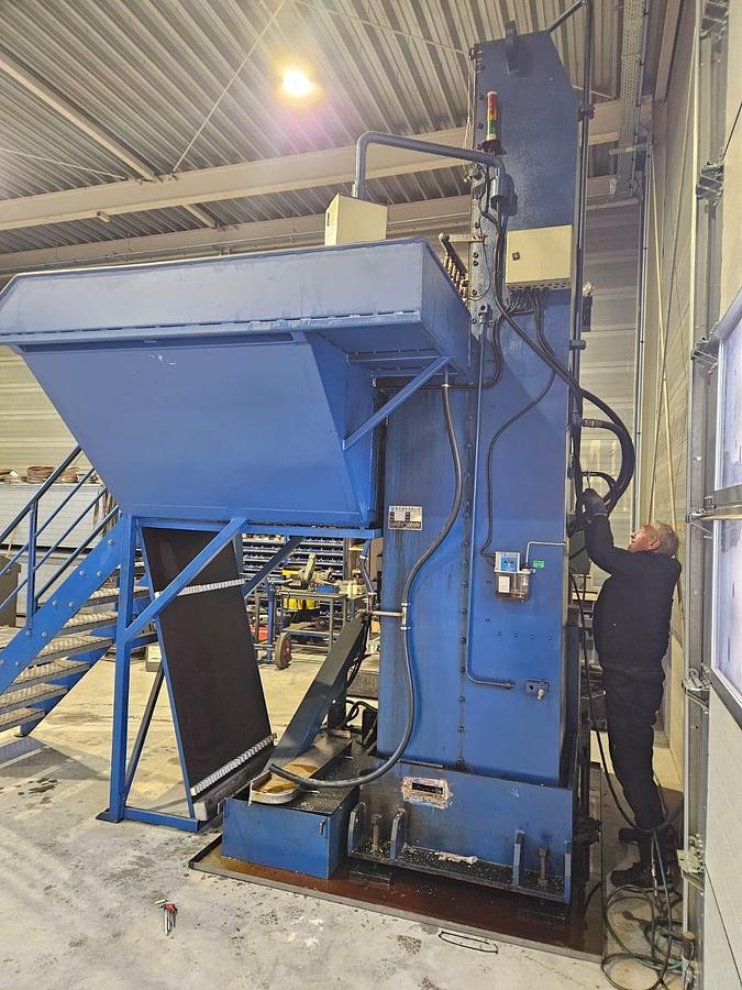 Gebruikt Yeo Sheng Machinery TSH-TUVB-1010 Spiebaan Machine