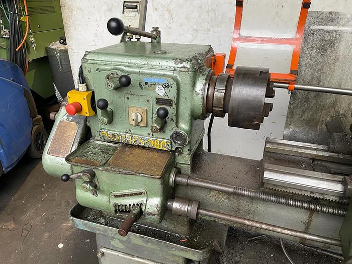 Gebruikt Progress 380 draaibank met beveiligingen