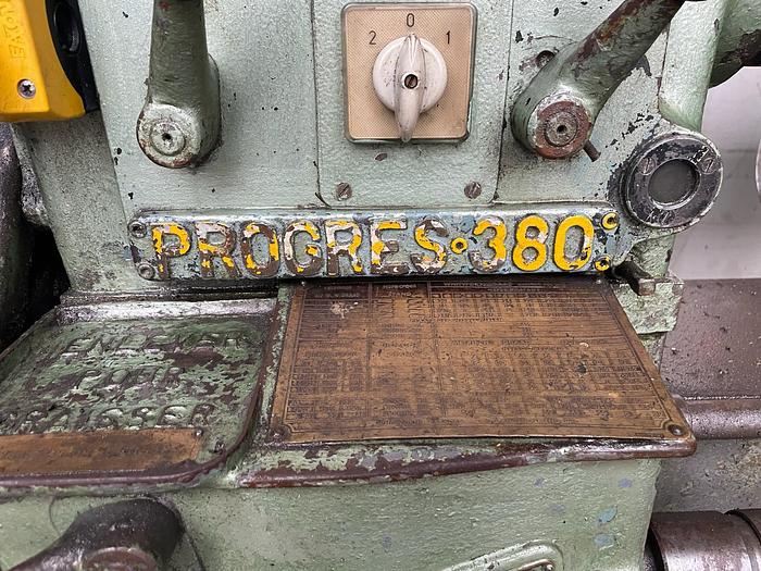 Gebruikt Progress 380 draaibank met beveiligingen