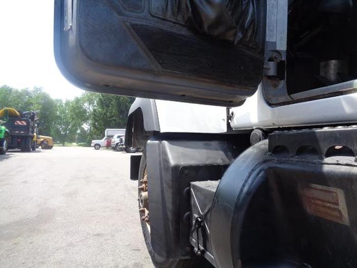 Used 1996 Mack RD690S- Stock #: 8626