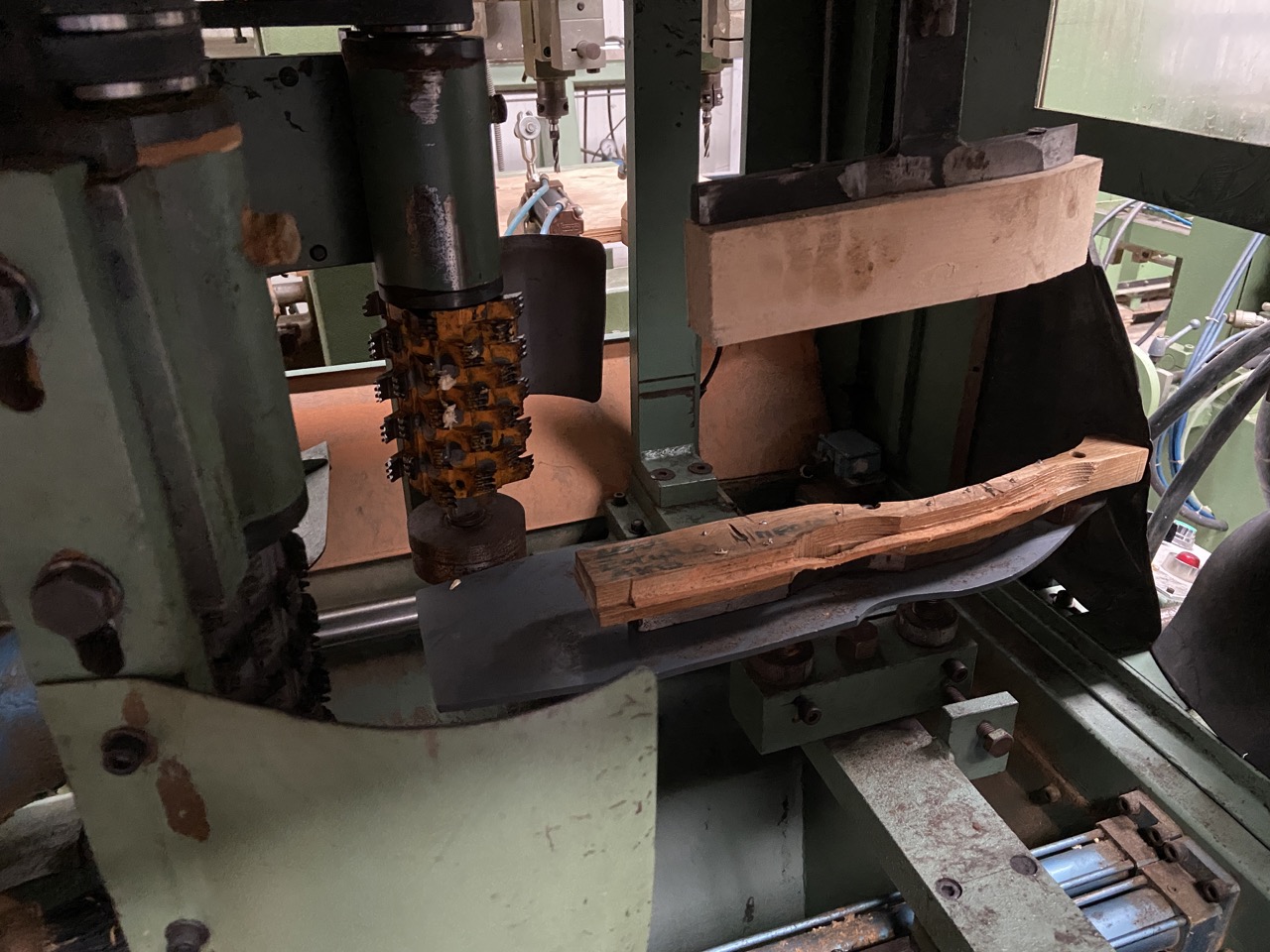 Usato Fresatrice idraulica, semiautomatica, a 2 teste, con caricatore