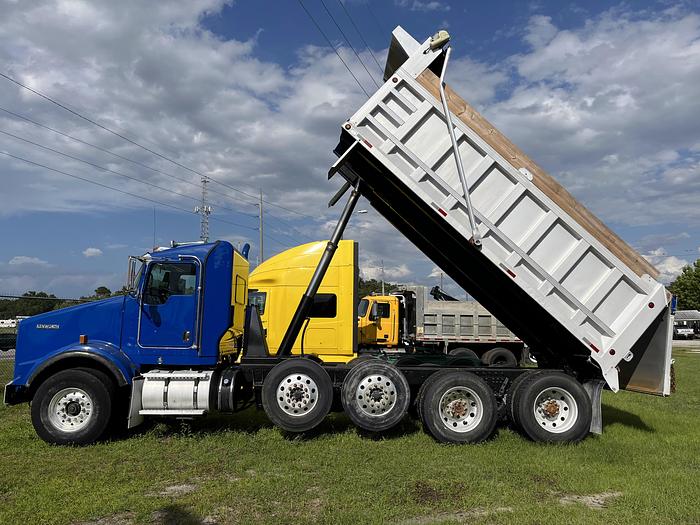Used 2014 Kenworth T800 Quad-Axle Dump Truck