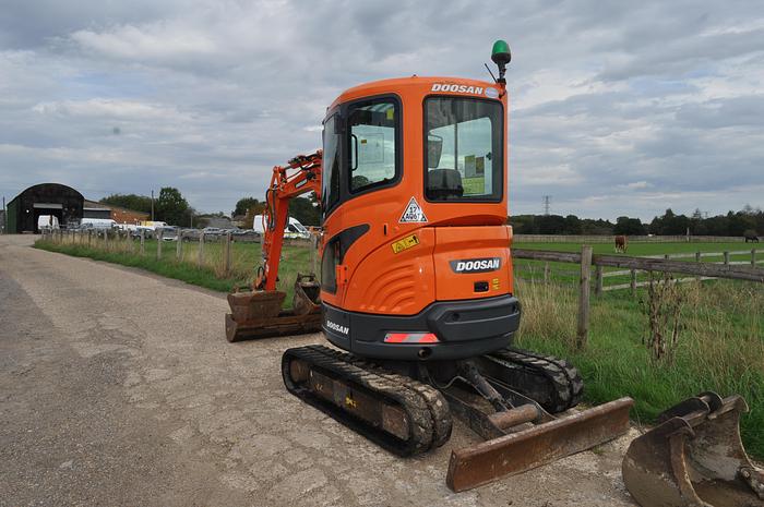 Used 2017 DOOSAN DX27Z