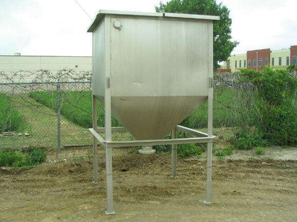Used 850 GALLON SINGLE SHELL TANK