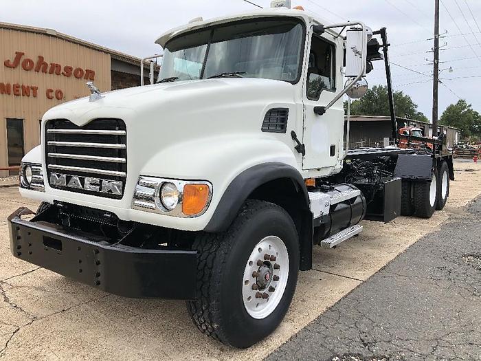 Used 2004 Mack CV713