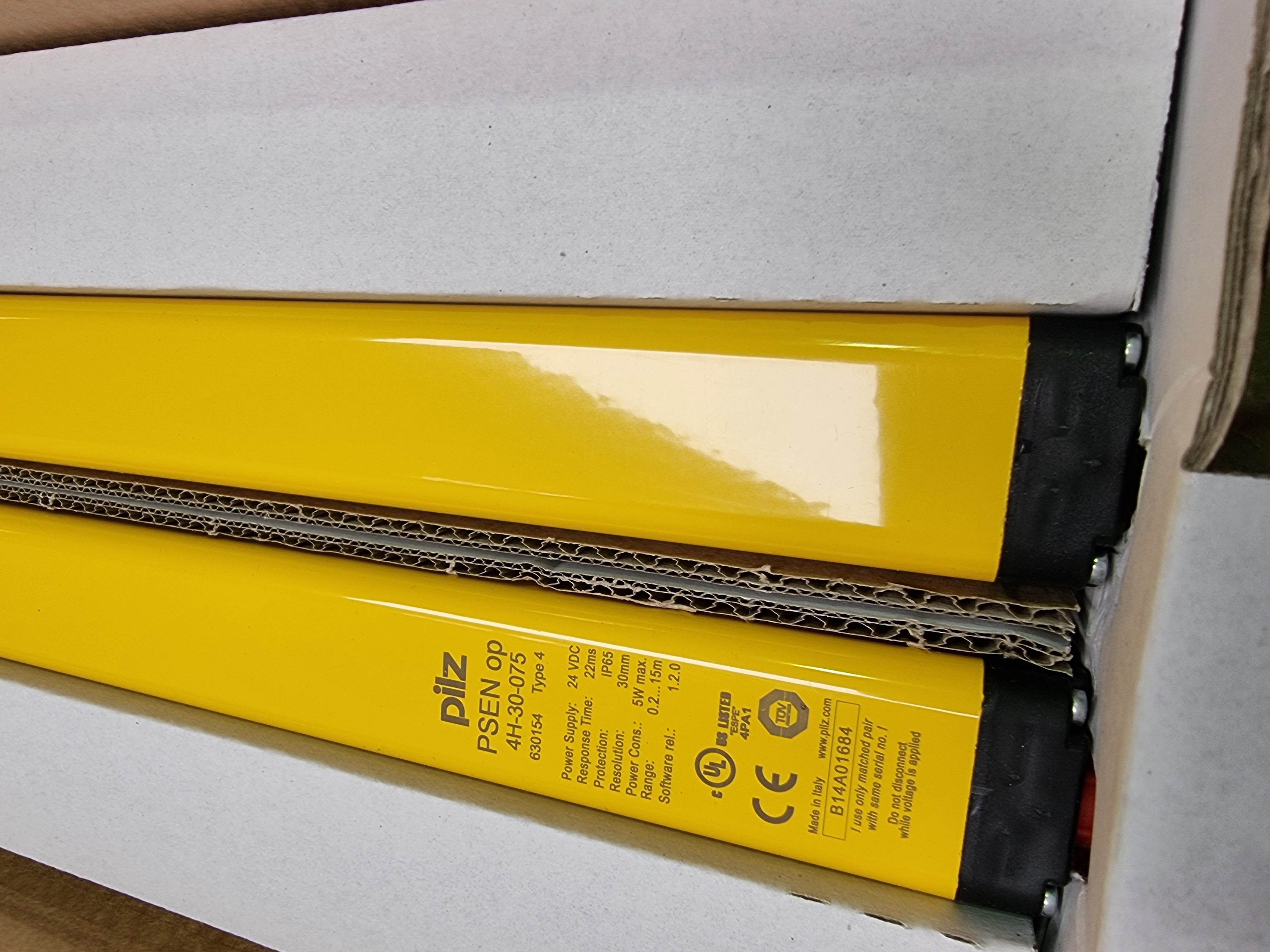 Used PILZ PSEN op4H-30-075 Light Curtain 30mm x 750mm | p/n: 630154 Type 4