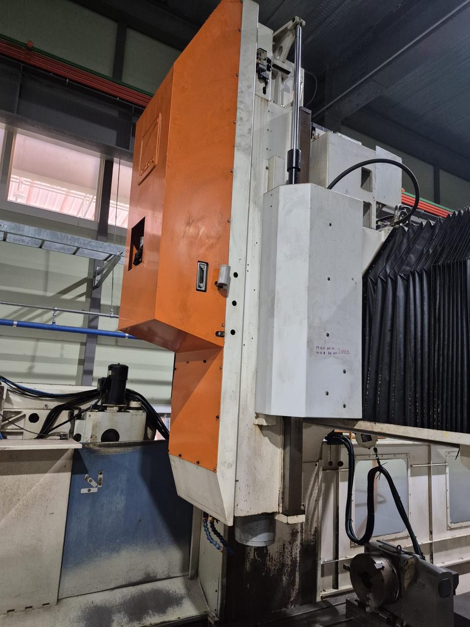 Used Leaderway LX3220 Double Column Vertical Machining Center