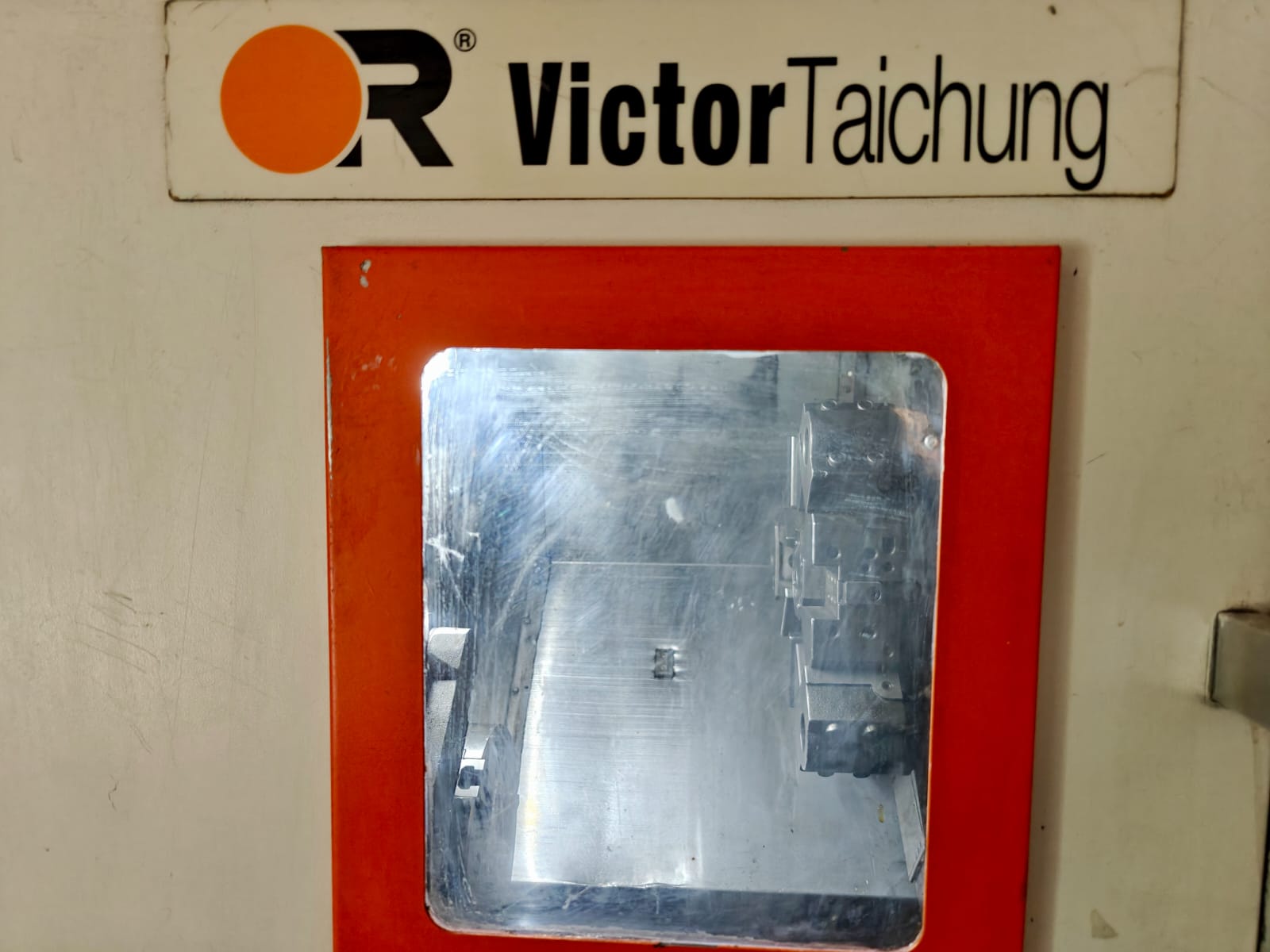 Used Victor VT-Plus 20 CNC Turning Center