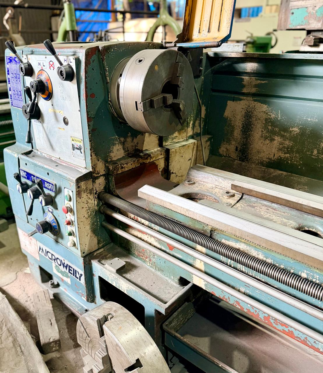 Used Microweily 3000 mm Lathe machine