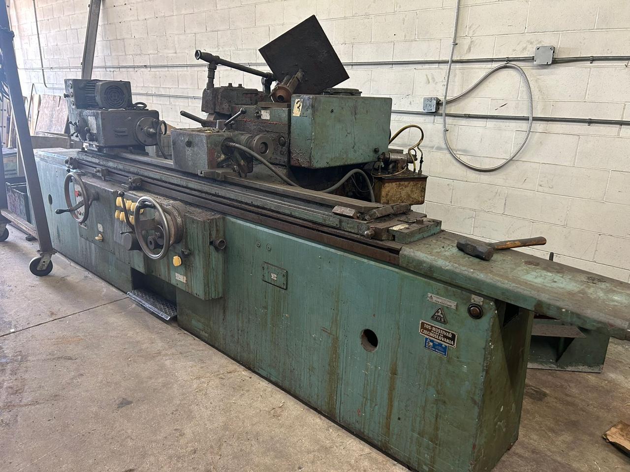 Used TOS BHU32/1500 Cylindrical Grinding Machine