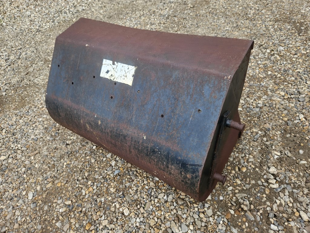 Used Massey Ferguson Bucket for Sale at LBG Machinery, Ltd.