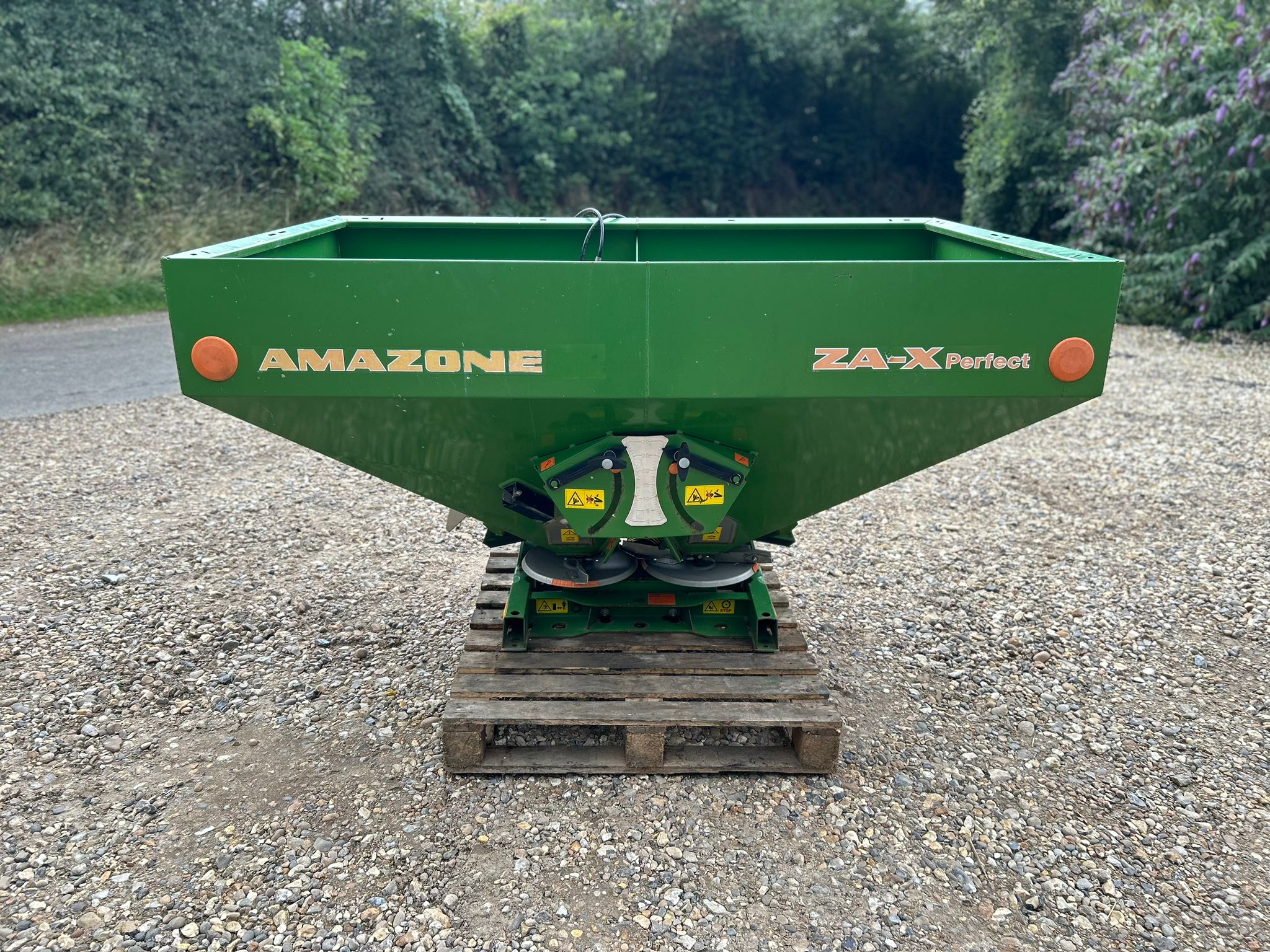 Used Amazone ZA-X 1402 Fertiliser Spreader