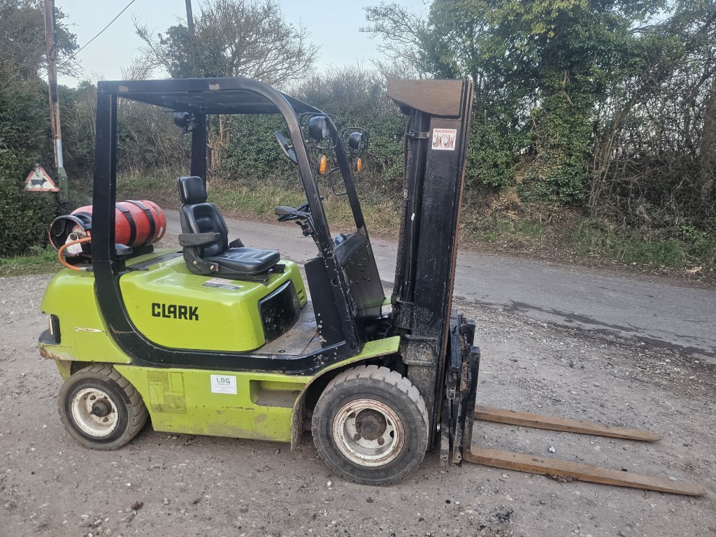 Used Clark CMP25L Forklift