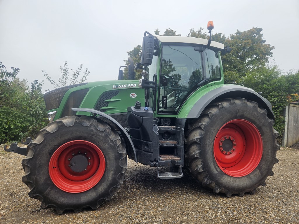 Used Fendt 828 Vario Tractor