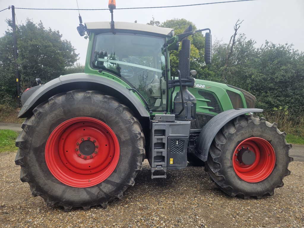 Used Fendt 828 Vario Tractor