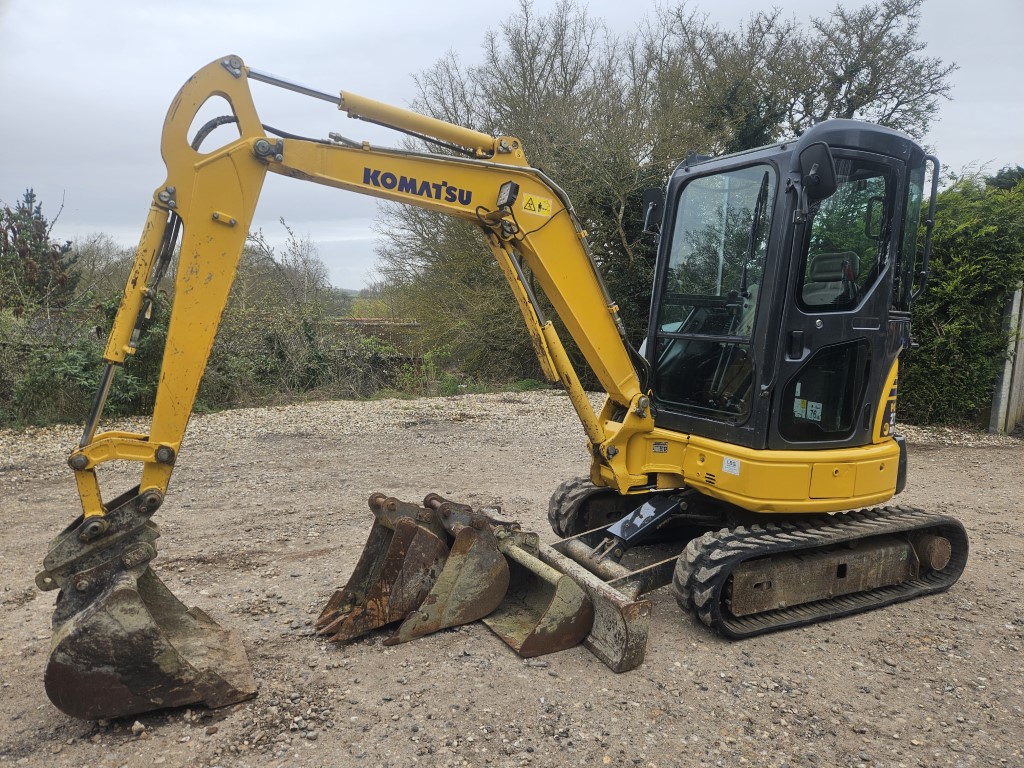 Used Komatsu PC27MR-2 Digger
