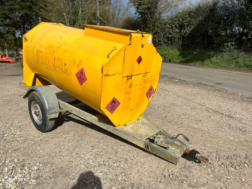 Used Main 2000L Fuel Bowser