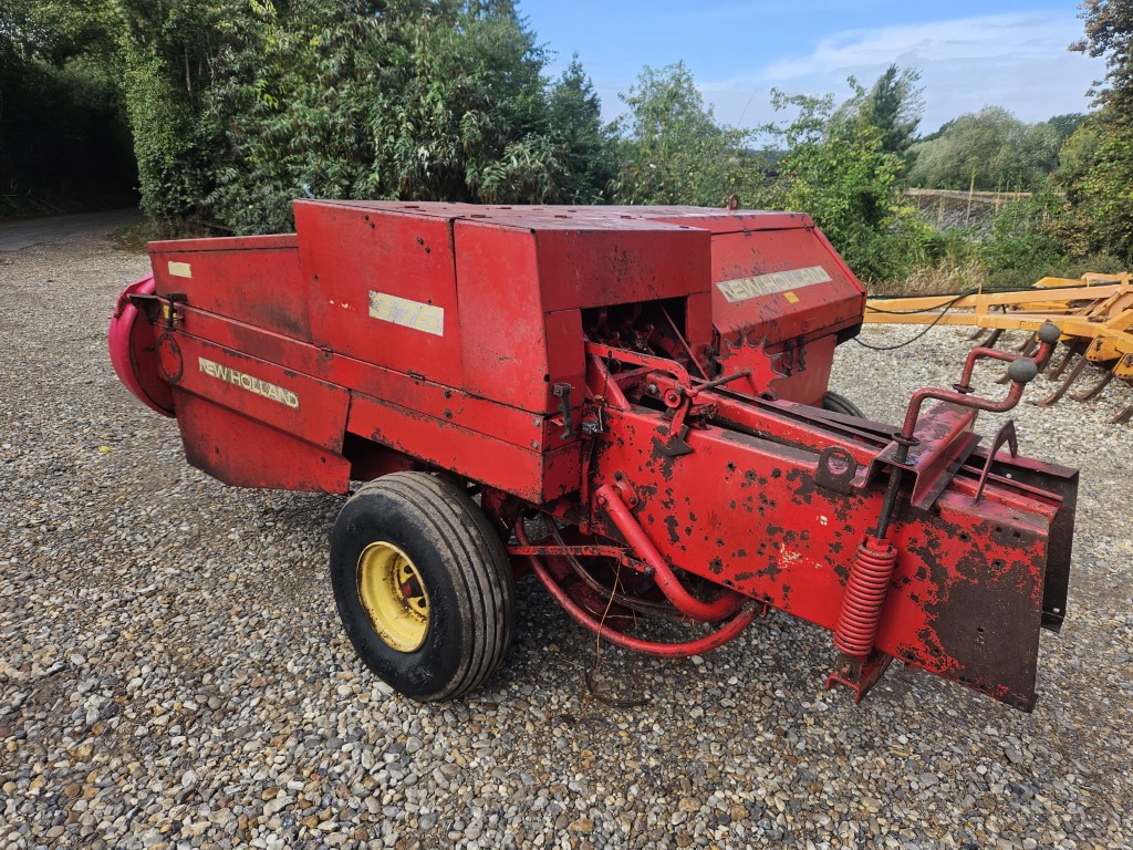 Used New Holland Hayliner 376 Conventional Baler