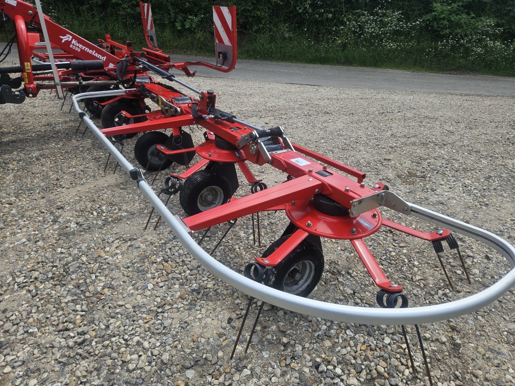 Used Kverneland 8590 Hay Tedder
