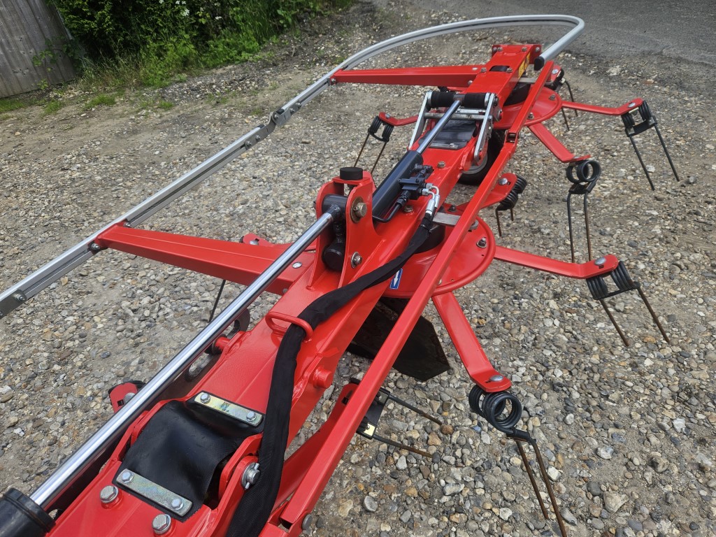 Used Kverneland 8590 Hay Tedder