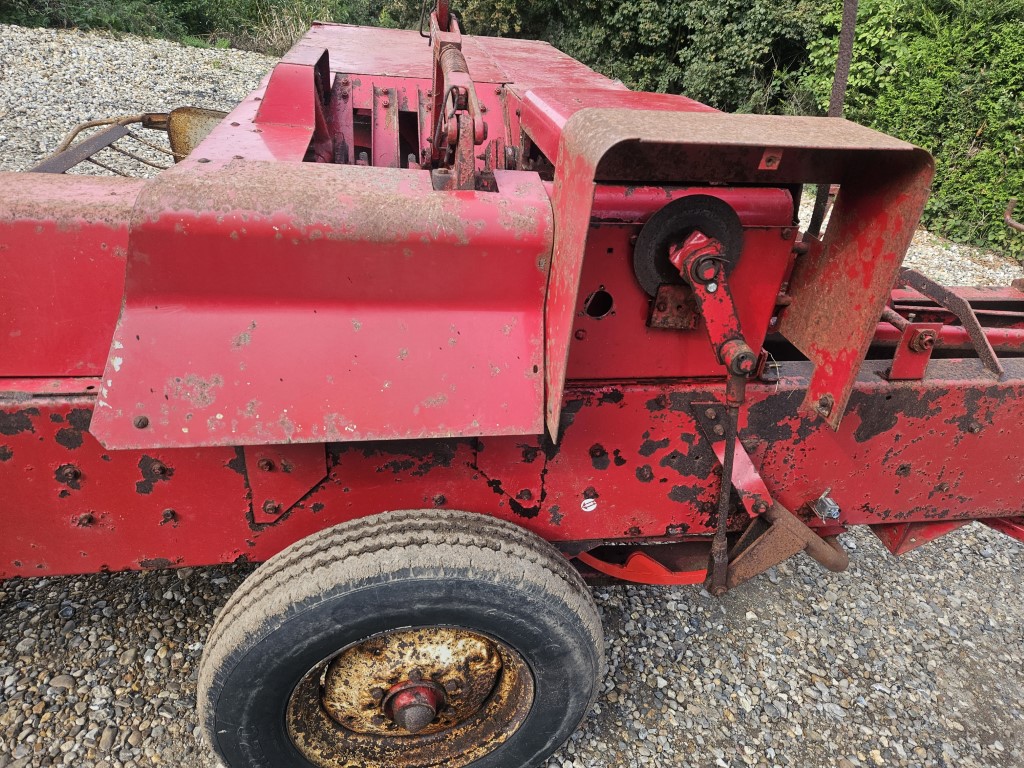 Used International 440 Conventional Baler