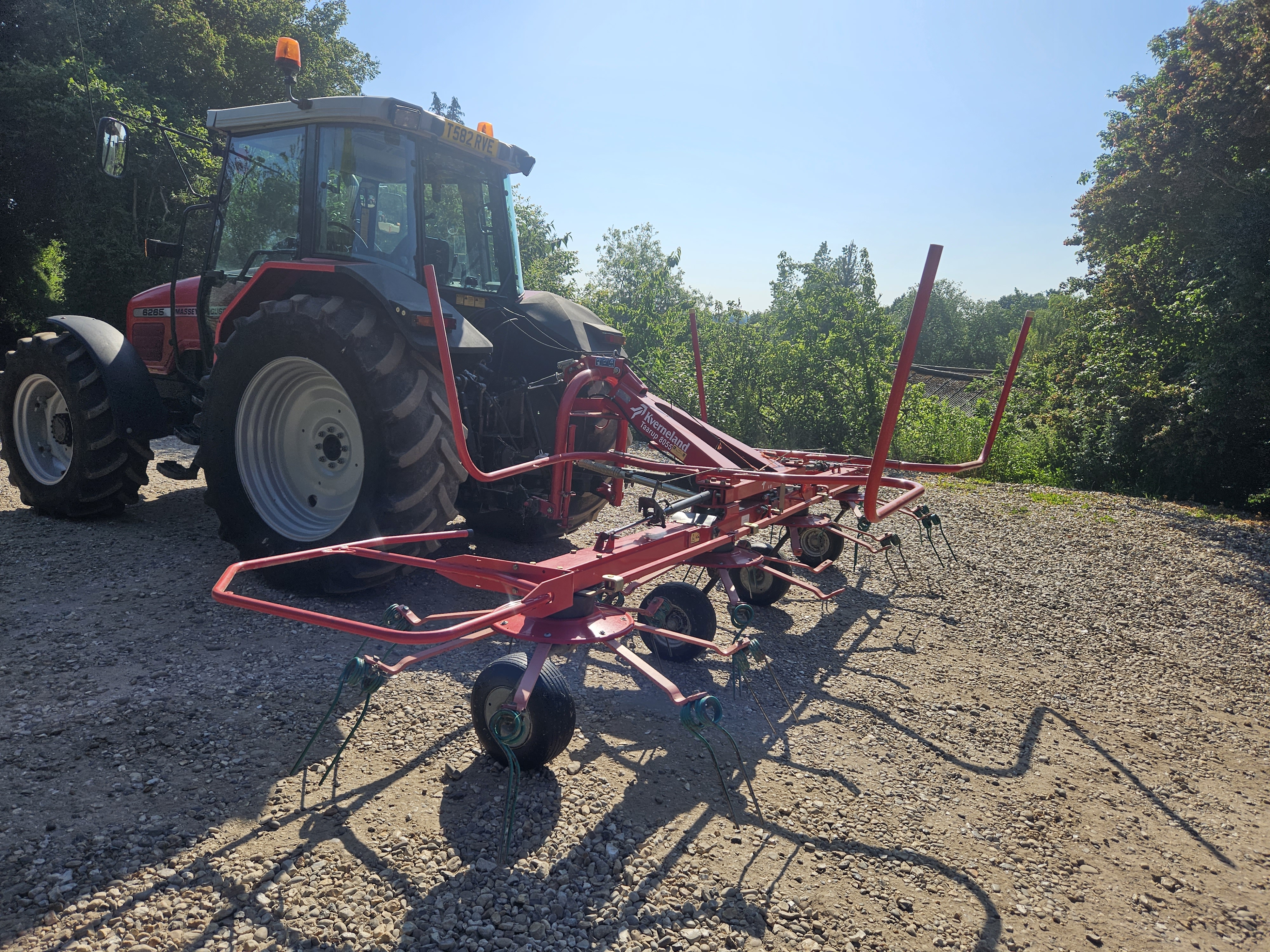 Used Kverneland 8055 Tedder
