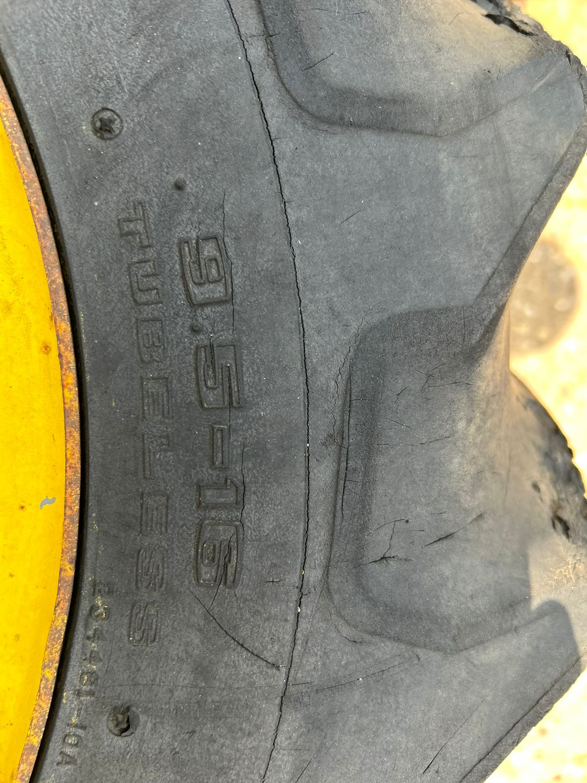 Used John Deere 855 Wheels and Tyres