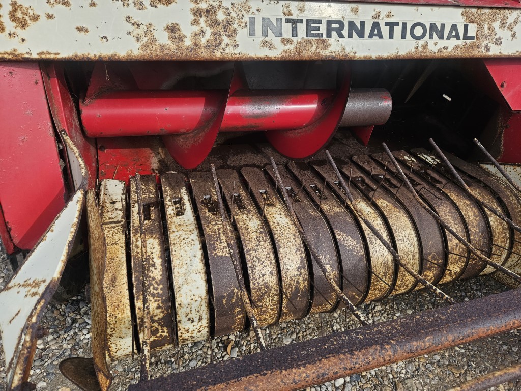 Used International 440 Conventional Baler