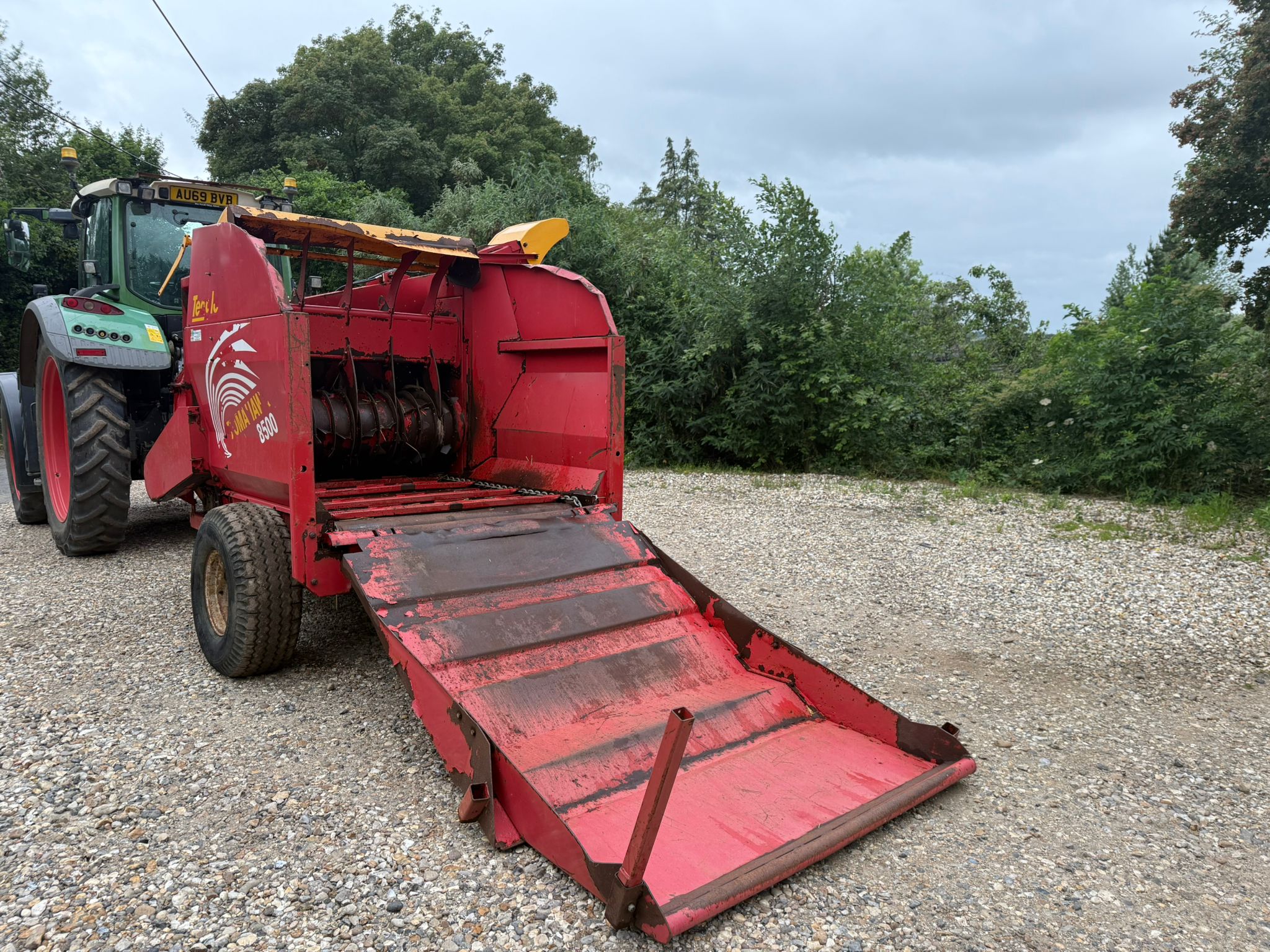 Used Teagle Tomahawk 8500 Straw Spreader