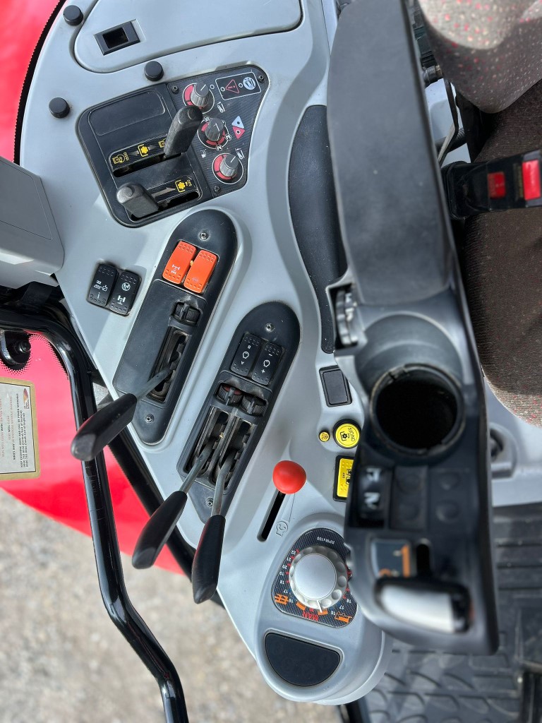 Used Massey Ferguson 6480 Dyna 6 4wd Tractor