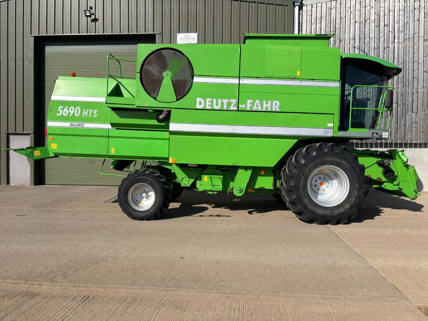 Used Deutz 5690 HTS Balance Combine Harvester