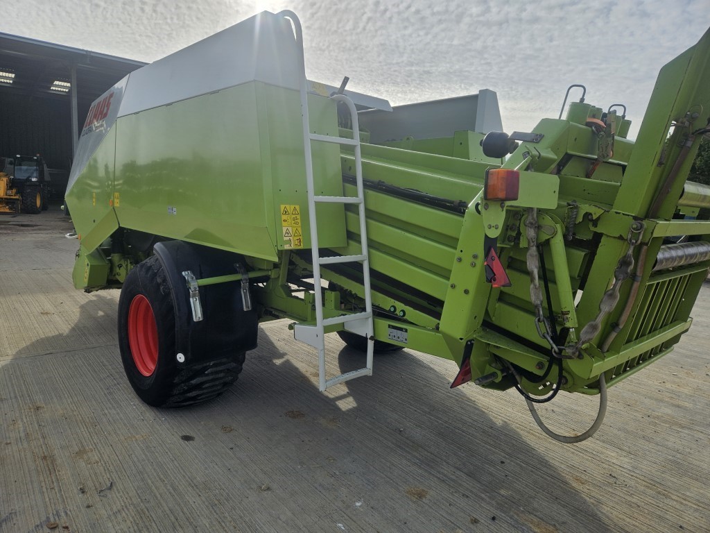 Used Claas Quadrant 2200 Square Baler