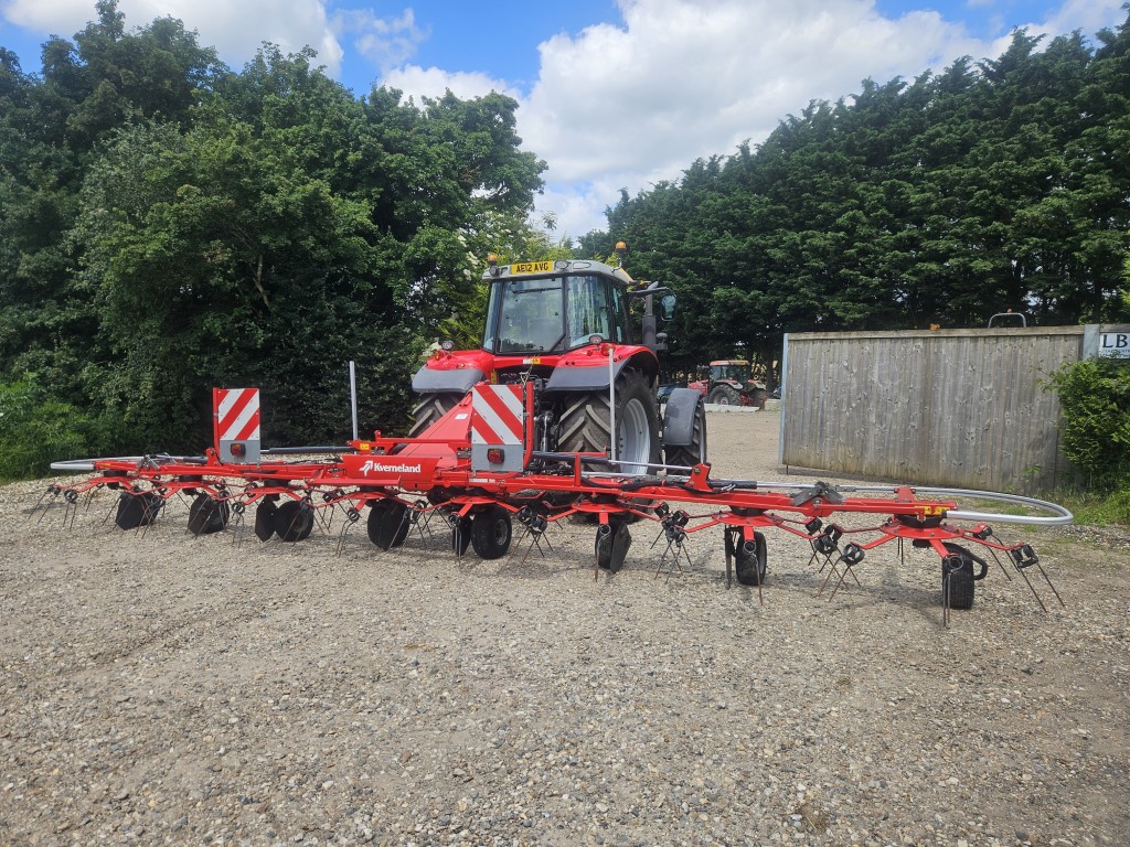 Used Kverneland 8590 Hay Tedder