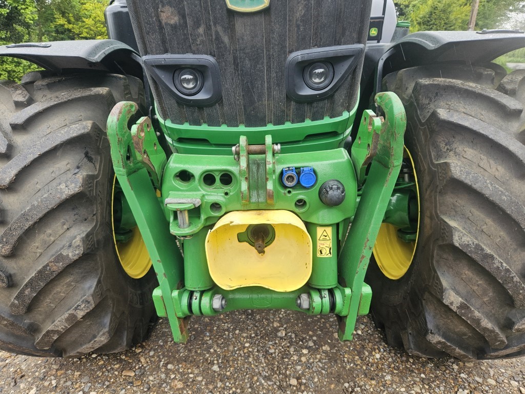 Used John Deere 6215R 4wd Tractor