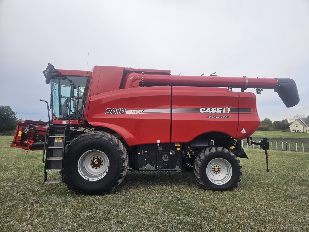 Used Case 9010 Combine Harvester