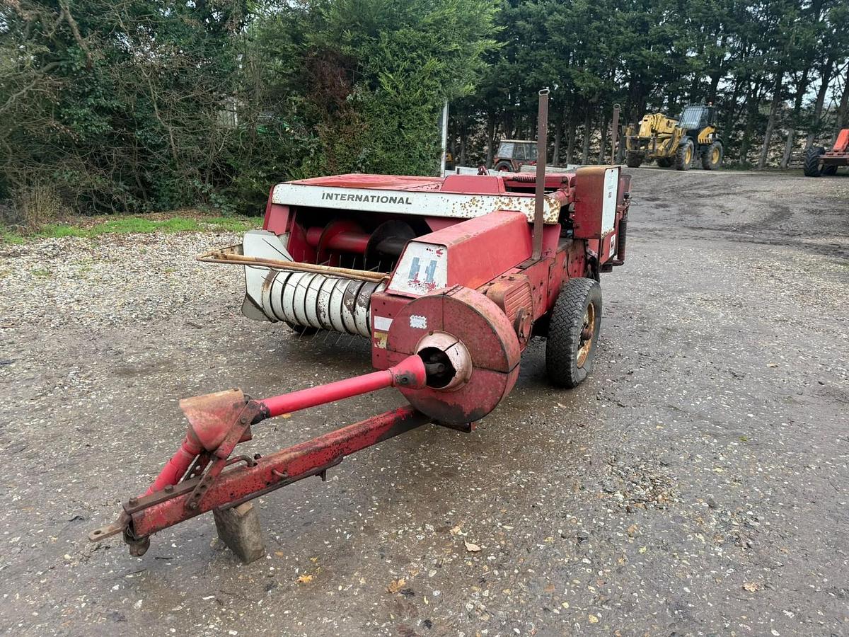 Used International 430 Conventional Baler
