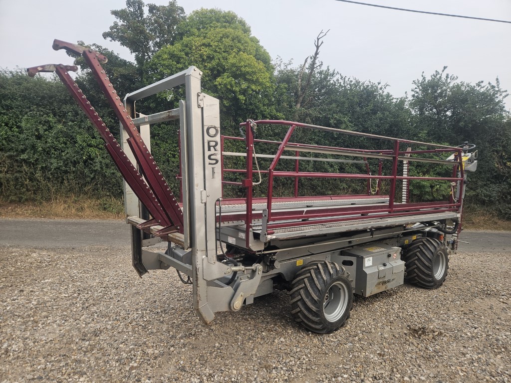 Used Orsi Leveling 135 Fruit Harvesting Platform