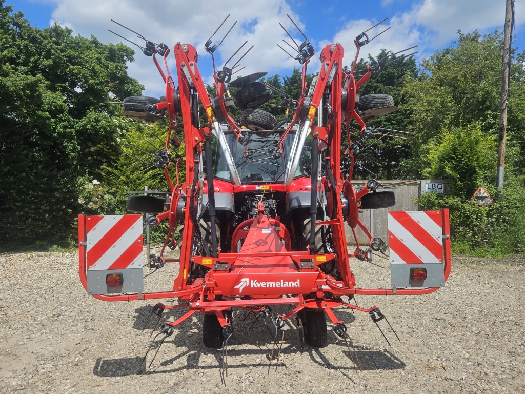 Used Kverneland 8590 Hay Tedder