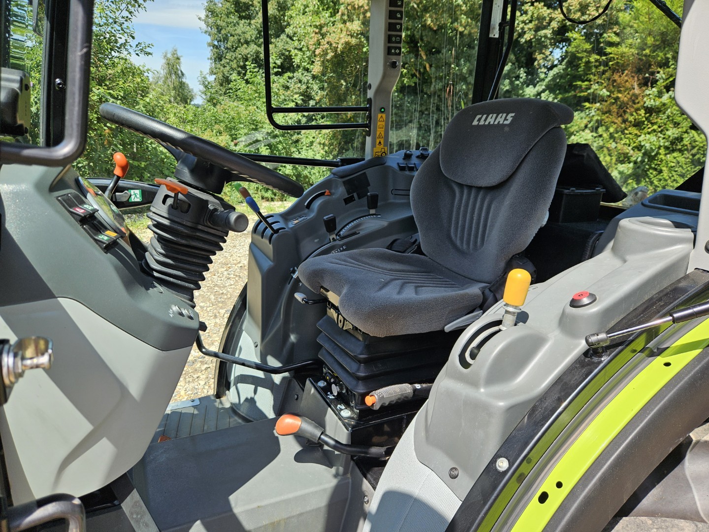 Used Claas Nexos 240F 4wd Tractor