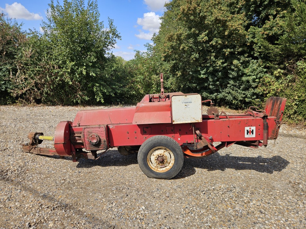 Used International 440T Conventional Baler