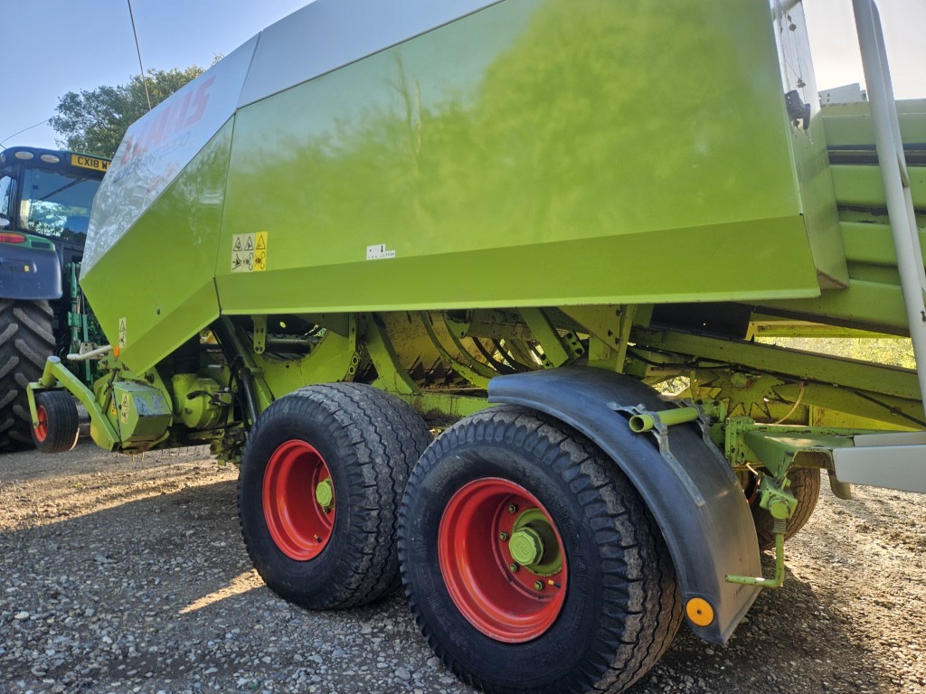 Used Claas Quadrant 2200 Roto Cut Square Baler