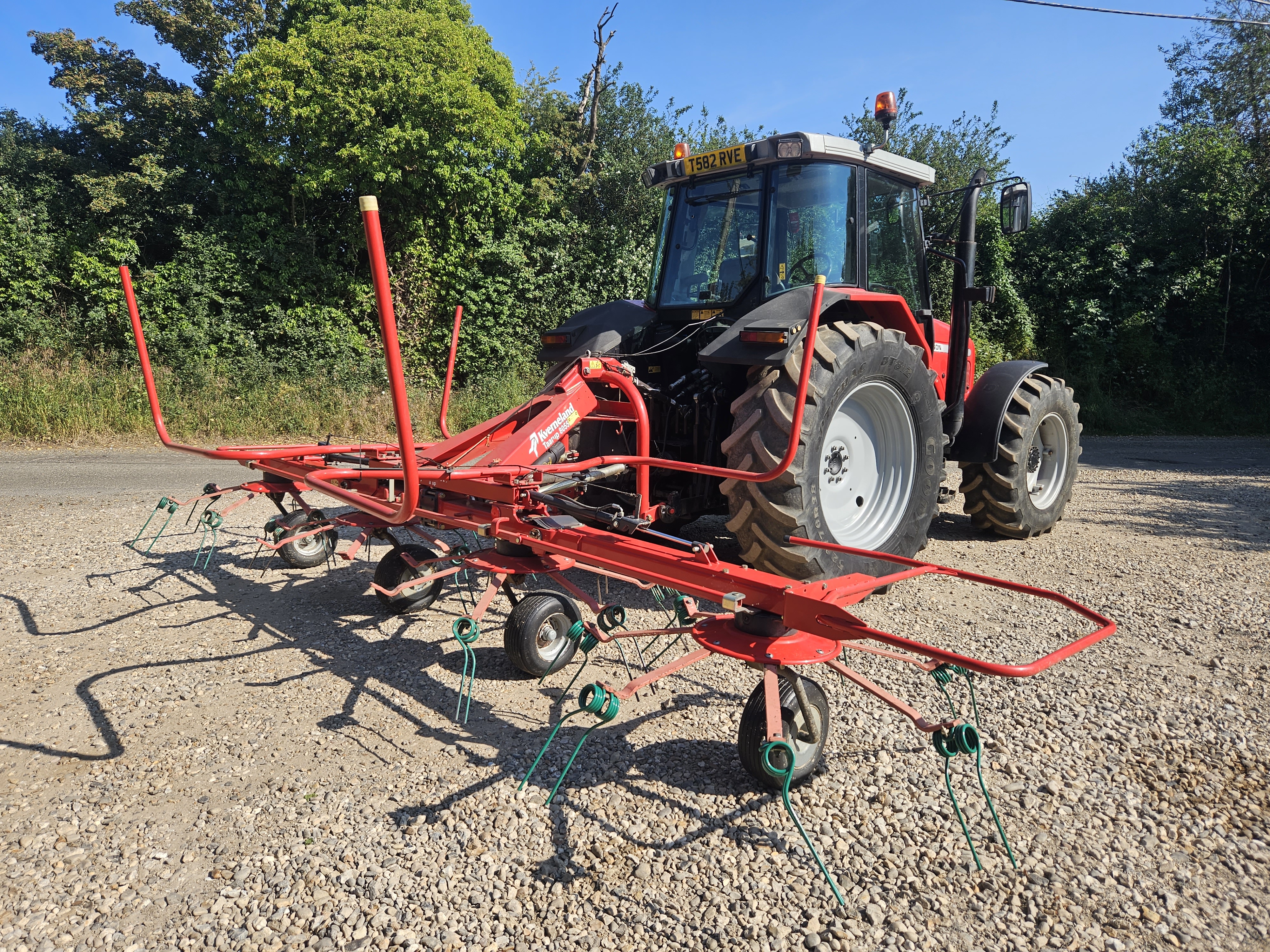 Used Kverneland 8055 Tedder