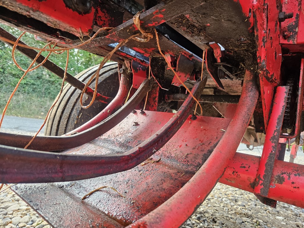 Used New Holland Hayliner 376 Conventional Baler