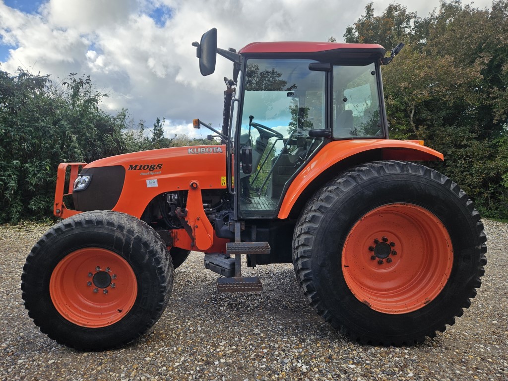 Used Kubota M108S 4wd Tractor