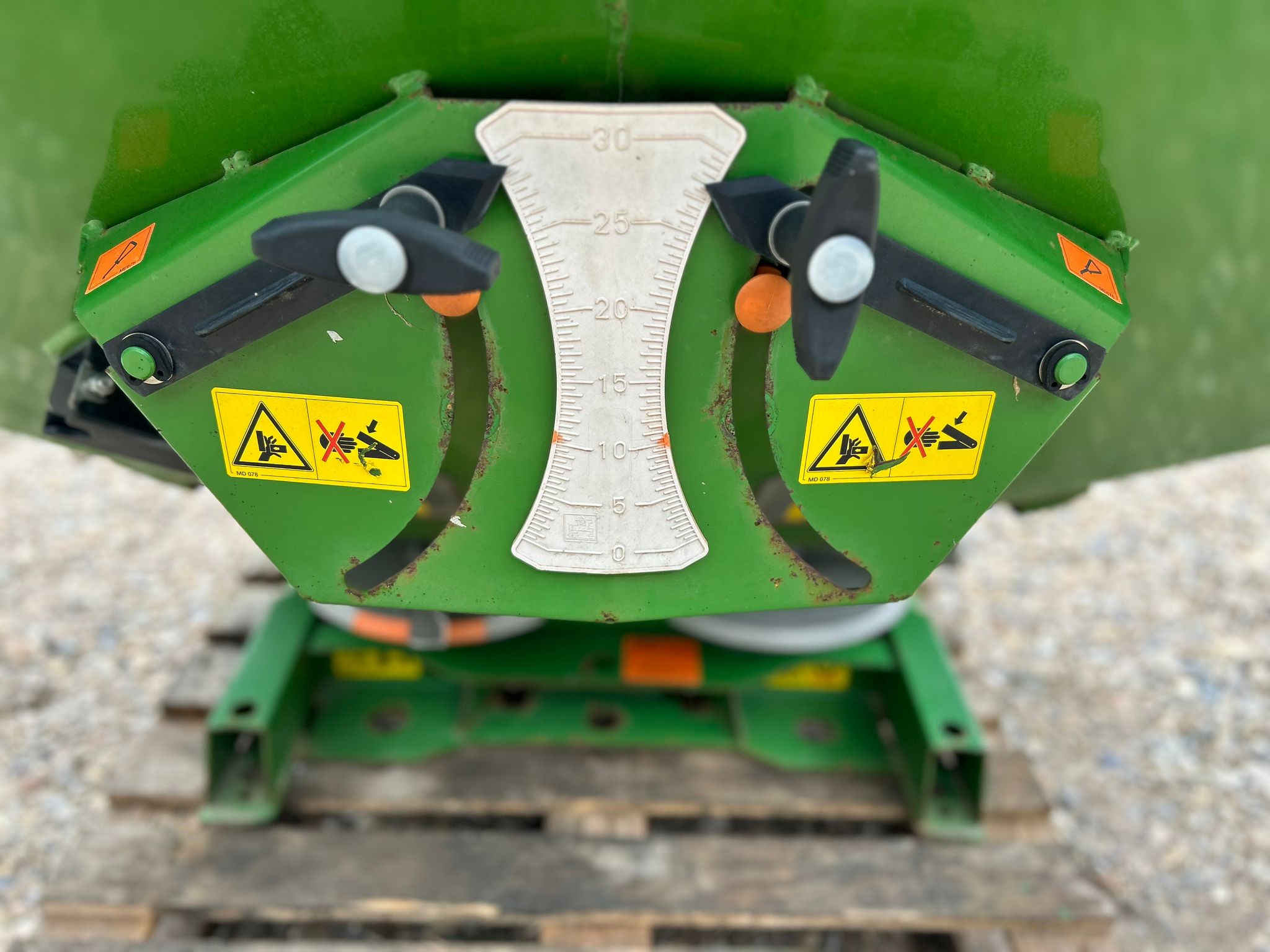 Used Amazone ZA-X 1402 Fertiliser Spreader